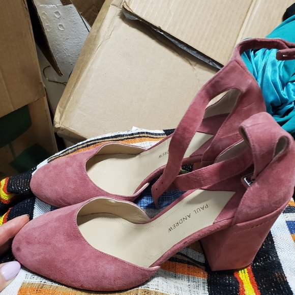Nwob sz 39.5 Paul Andrew suede heels